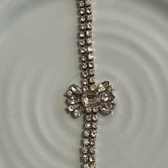 Pretty Vintage Costume Bracelet - Picture 5 of 5